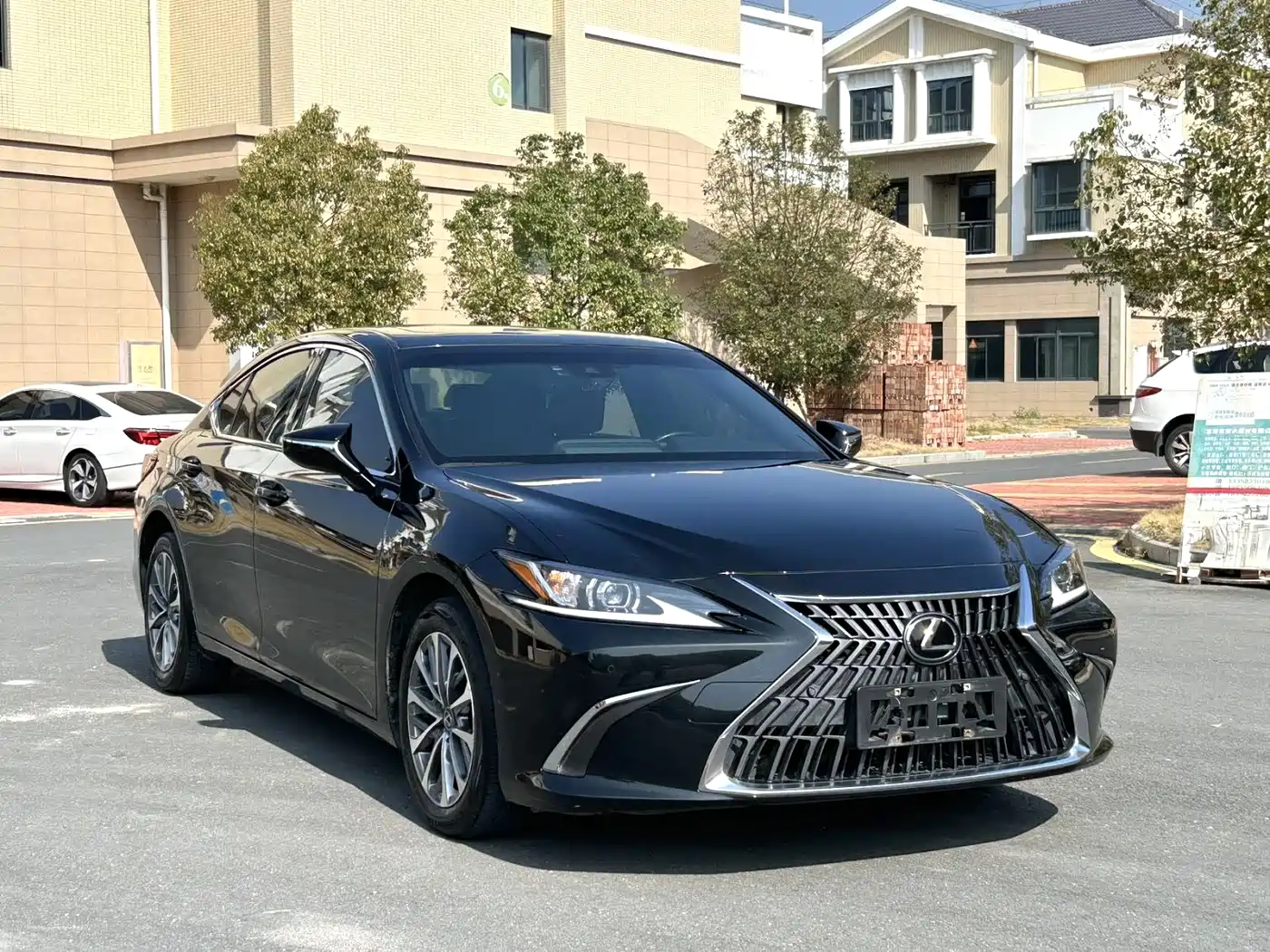Lexus ES 2022 200 Excellence Edition фото 3