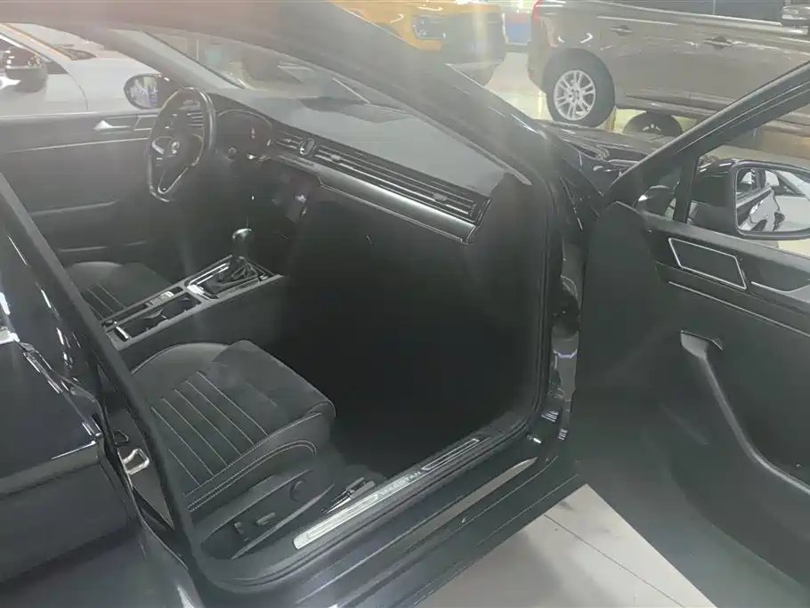 Volkswagen Magotan 2020 330TSI DSG Luxury фото 8