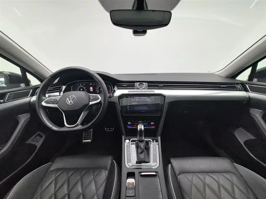 VOLKSWAGEN MAGOTAN GTE PLUG IN HYBRID