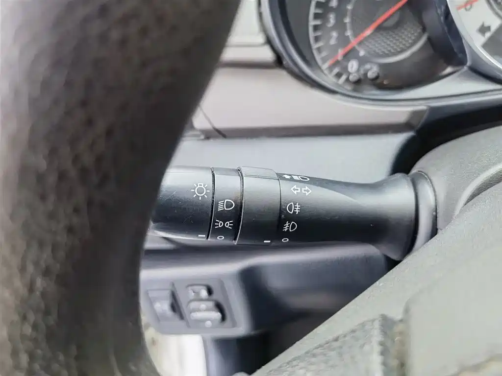 Toyota YARiS L Zhi Xuan 2015 1.5G Auto Sunroof Special Edition фото 21