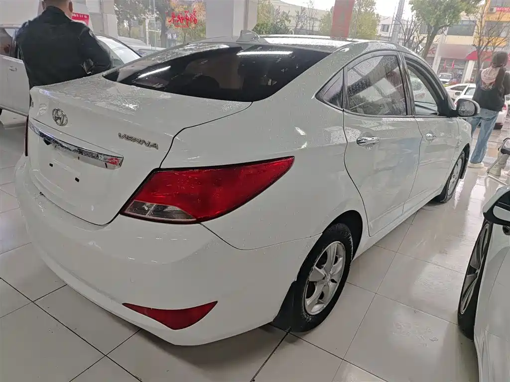 Hyundai Verna 2014 1.4L Automatic Leading GLX фото 7
