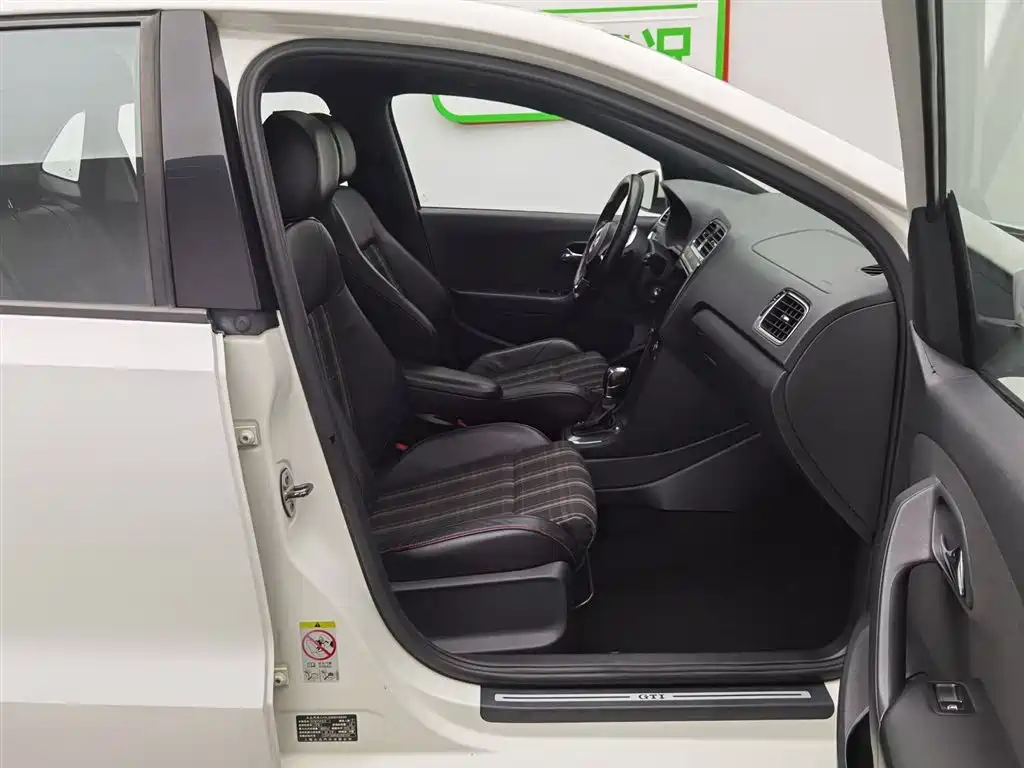 Volkswagen Polo 2012 1.4TSI GTI фото 23