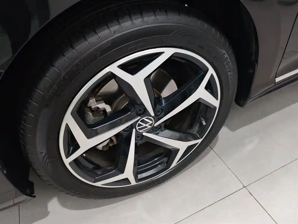 Volkswagen Passat 2023 Facelift 330TSI Starlight Luxury Edition фото 25