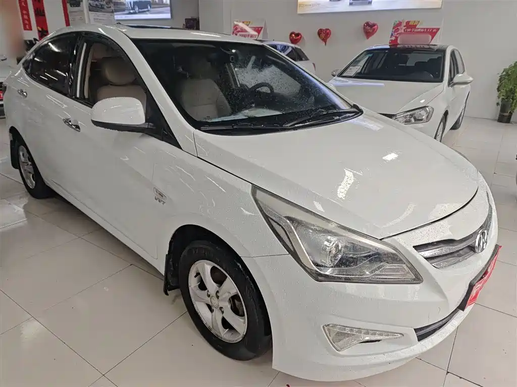 Hyundai Verna 2014 1.4L Automatic Leading GLX фото 4