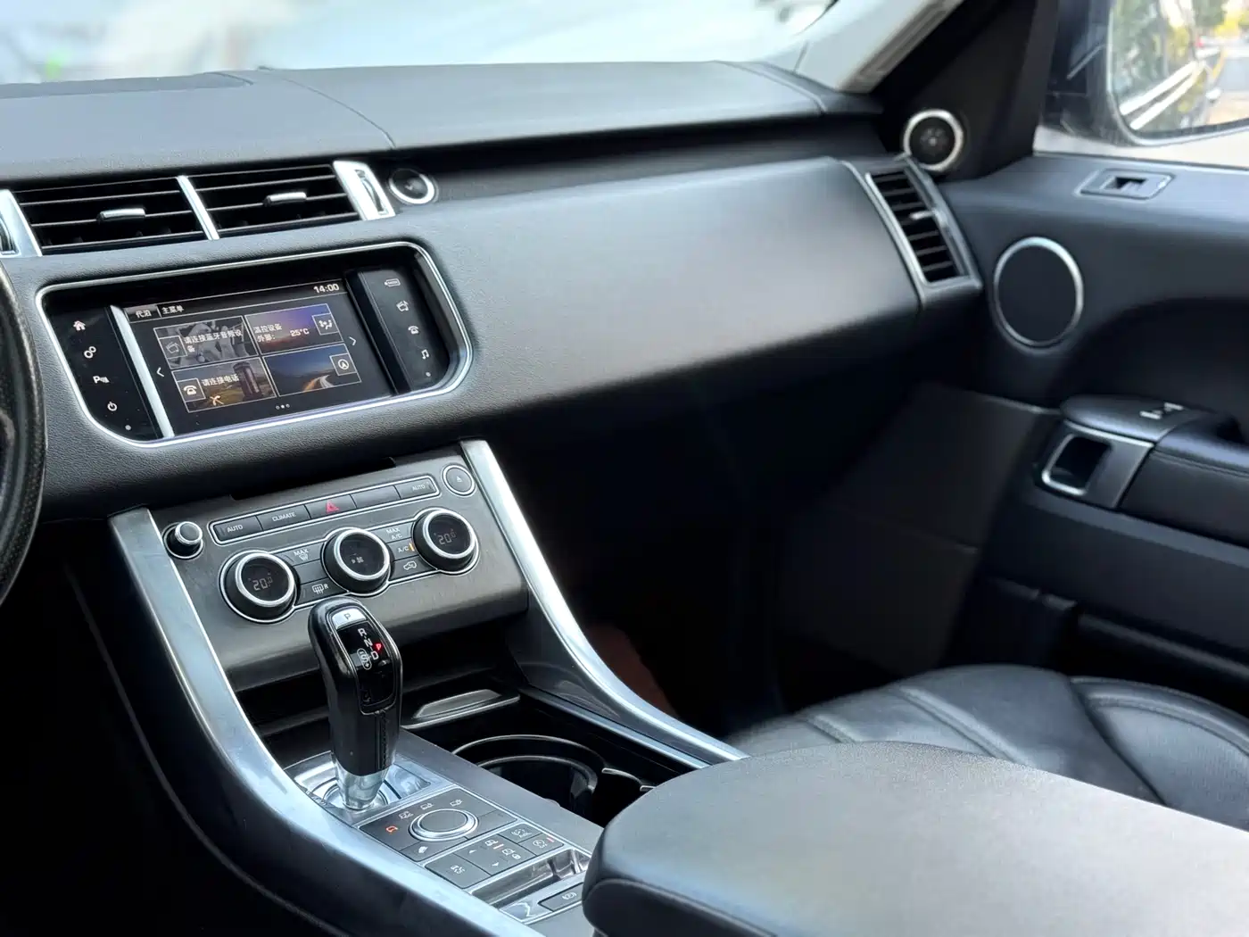 Land Rover Range Rover Sport 2016 Model 3.0 SC V6 HSE фото 4