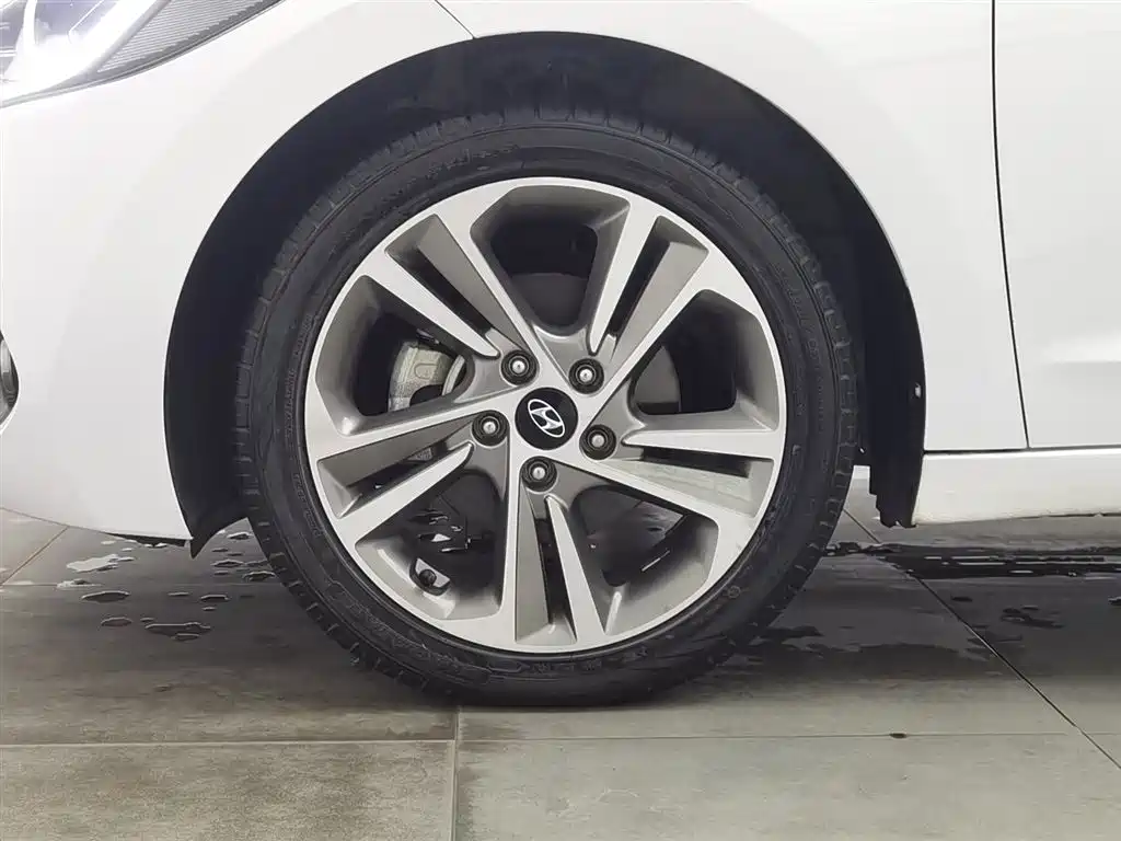 Hyundai Elantra 2016 Model 1.6L Automatic Smart Elite фото 17