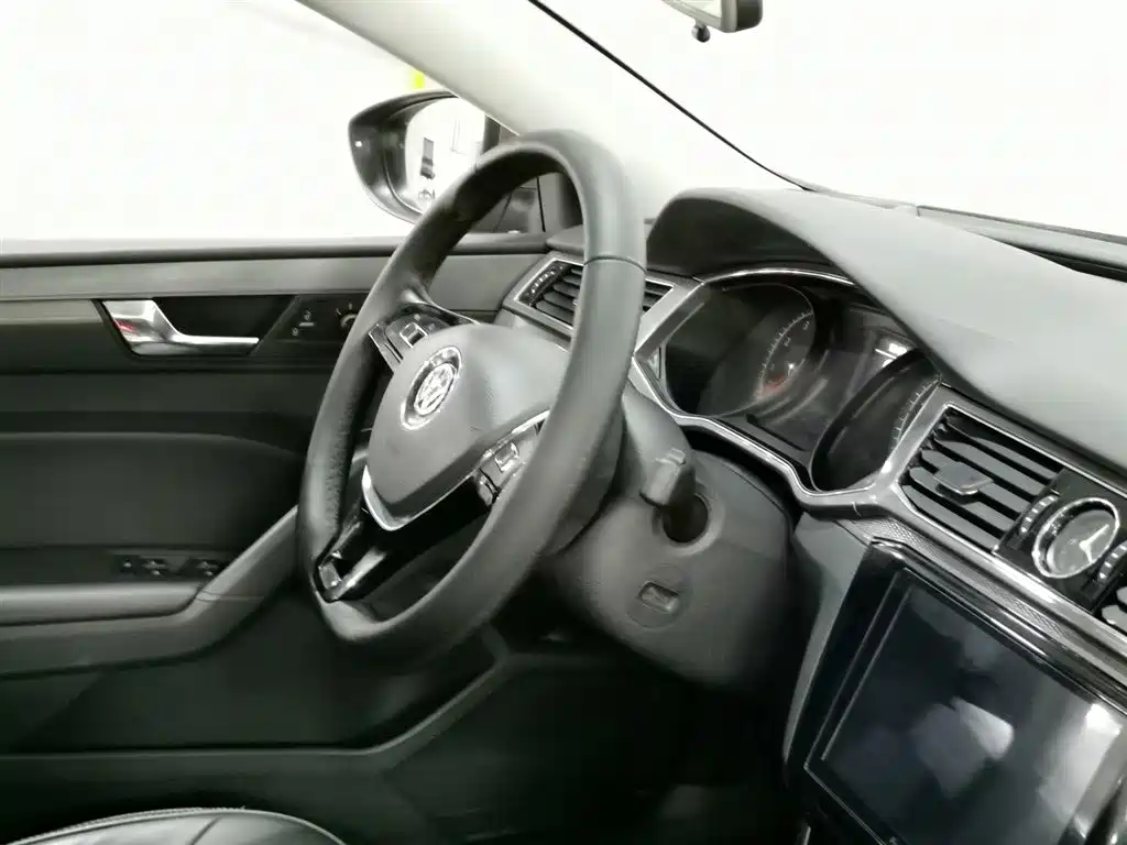 Volkswagen Passat 2017 330TSI DSG Prestige фото 22