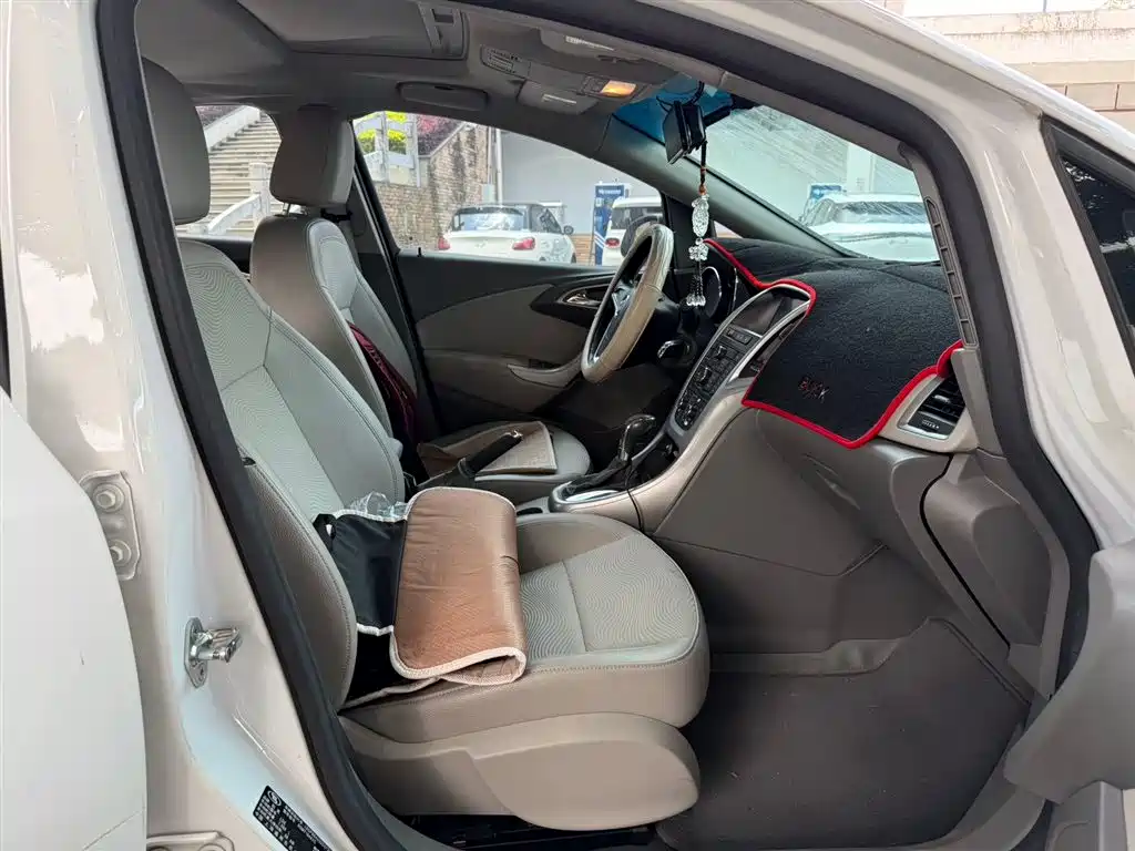 Buick Excelle 2012 XT 1.6L Automatic Fashion Edition фото 10