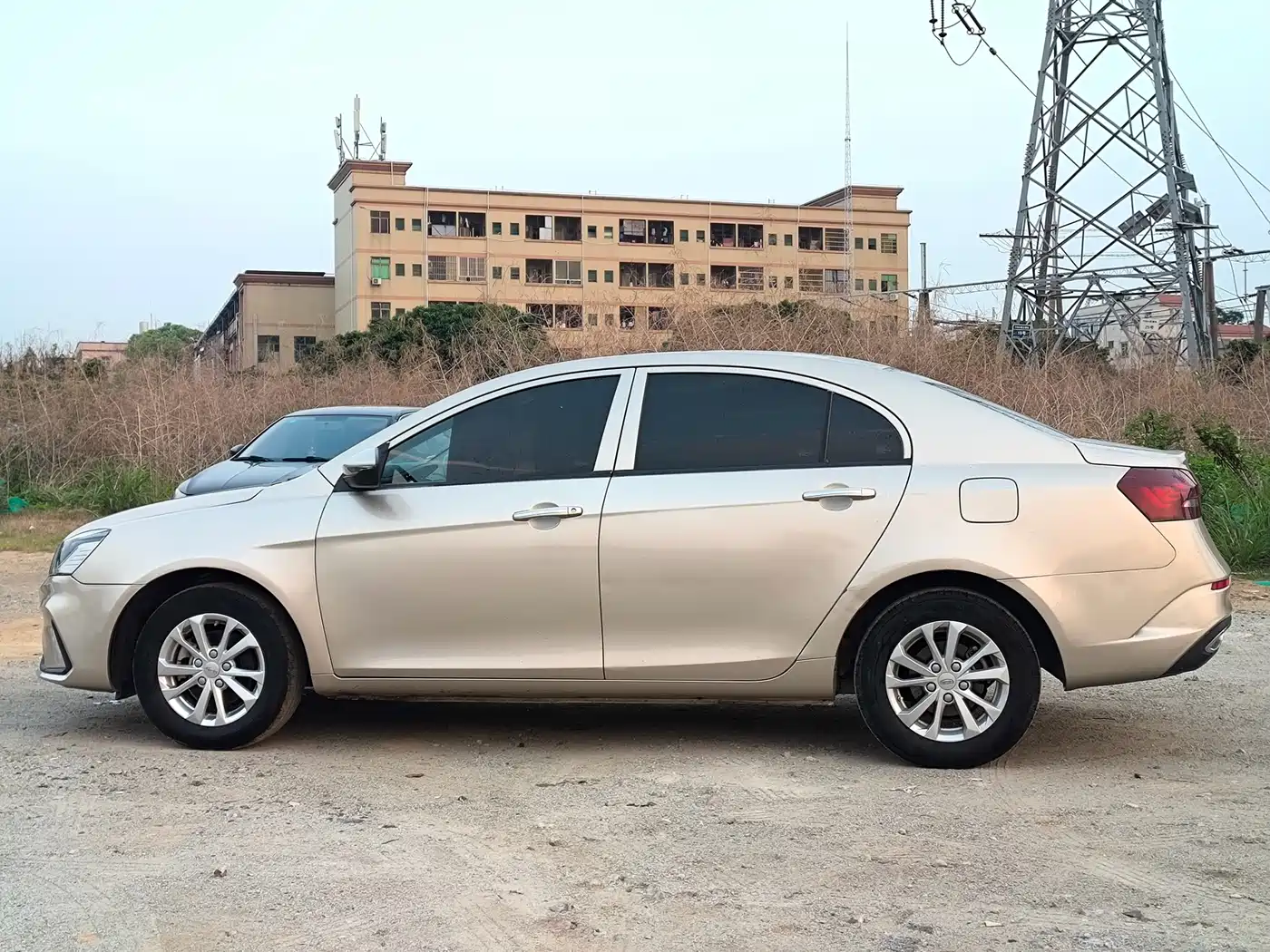 Фото 4 - Geely Emgrand