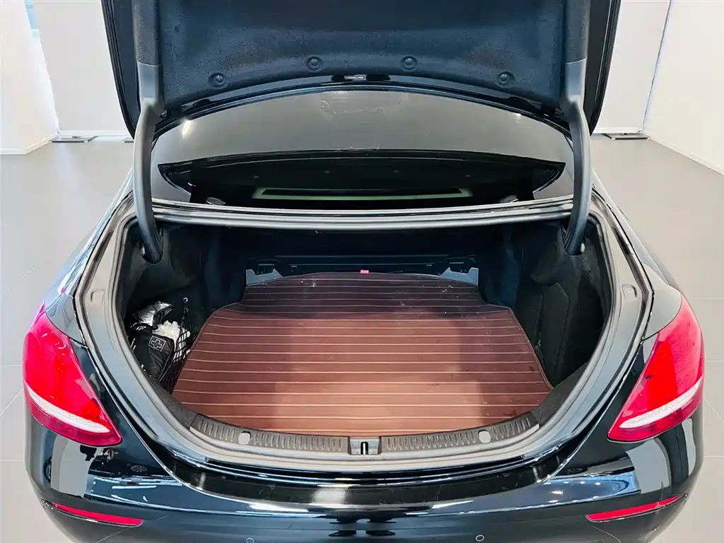 Mercedes-Benz E-Class 2020 E 300 L Fashion фото 6