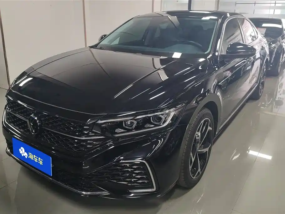 Volkswagen Passat 2023 330TSI Starlight Luxury Edition
