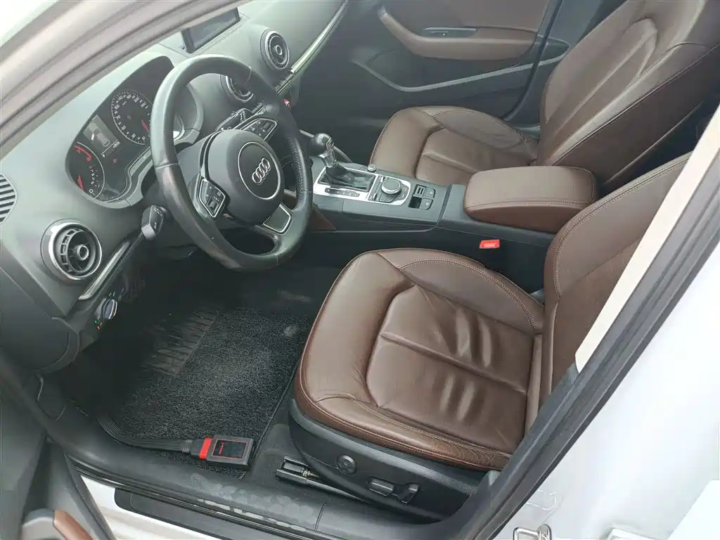 Audi A3 2014 Sportback 35 TFSI Automatic Comfort фото 11