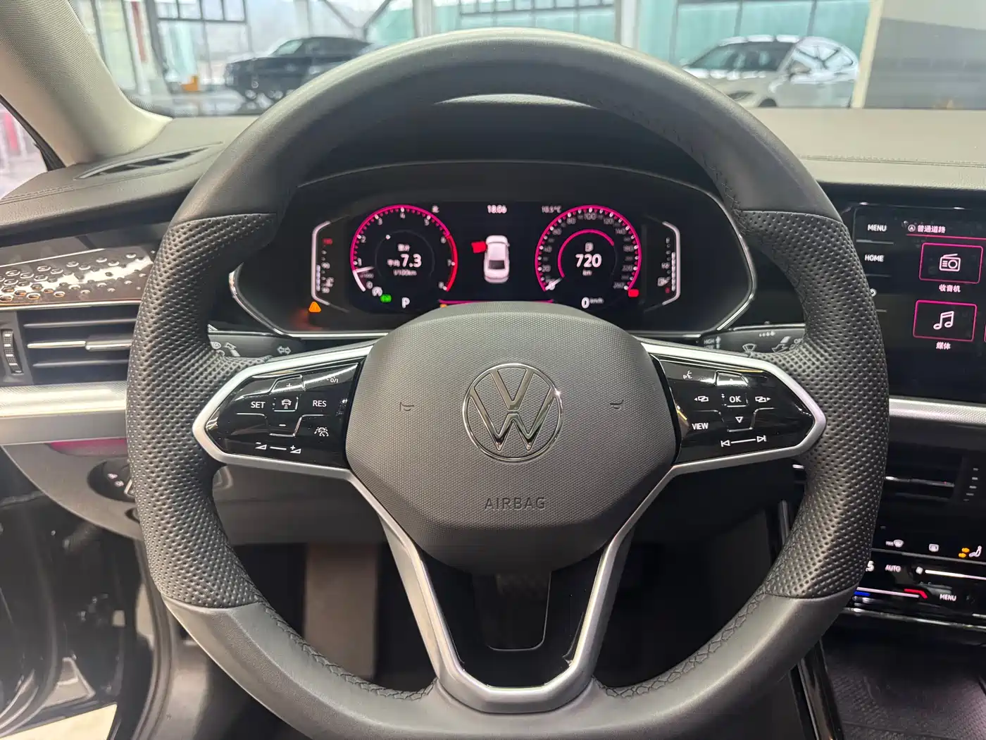 Volkswagen Passat 2024 380TSI Starlight Dragon Glory Edition фото 6