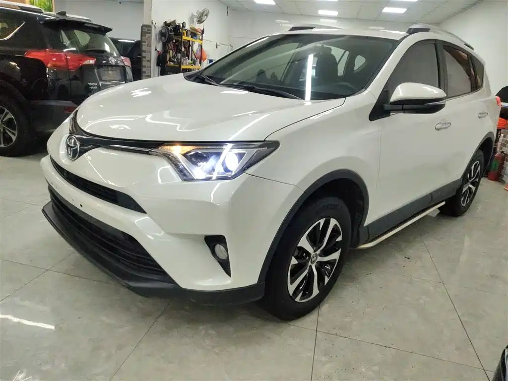 Toyota RAV4 Rongfang 2016 2.0L CVT 2WD Trend (China V) фото 2