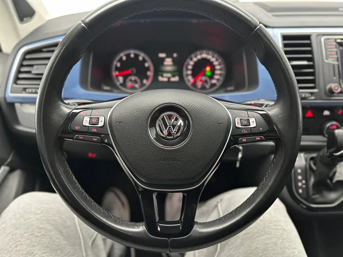 Volkswagen Multivan 2018 2.0TSI 4WD Leisure Edition 7-Seater фото 24