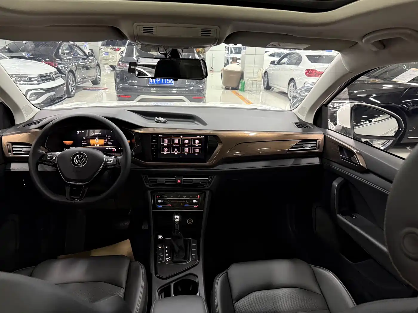 Volkswagen Tharu 2022 280TSI FWD Luxury Edition фото 12