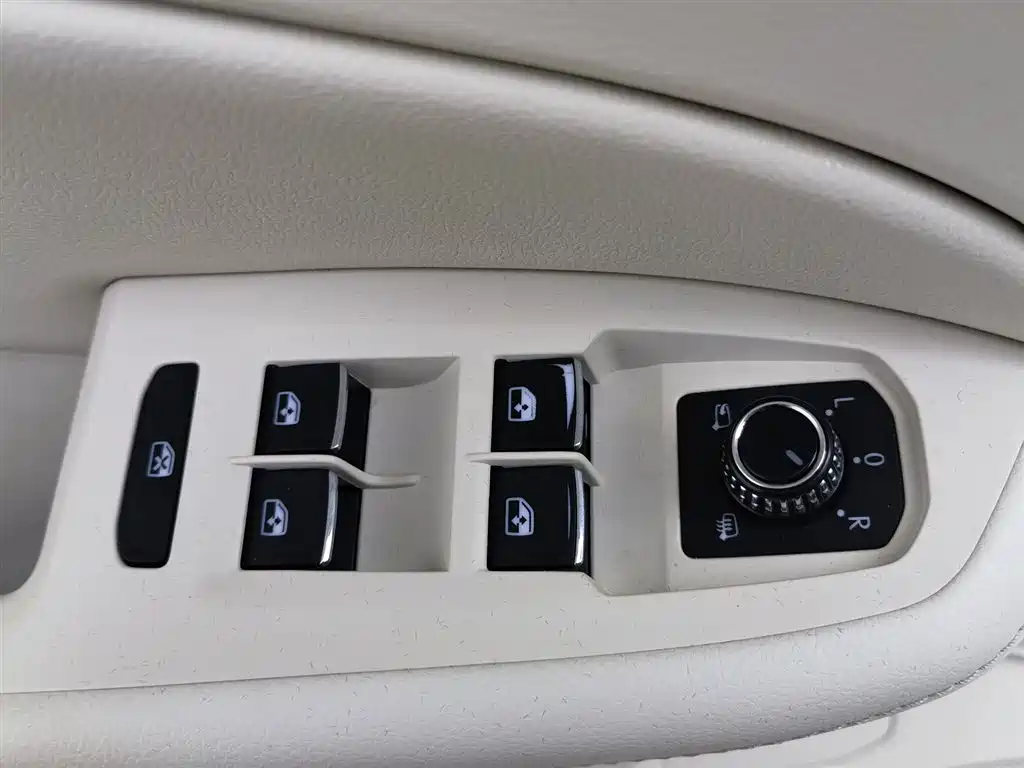 Volkswagen Phideon 2016 380TSI 2WD Prestige Edition фото 9