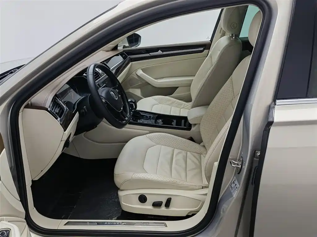Volkswagen Phideon 2016 380TSI 2WD Prestige Edition фото 10
