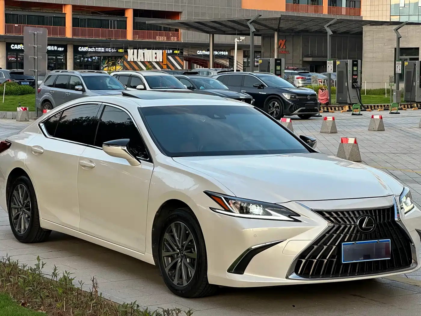 Lexus ES 2022 200 Excellence Edition фото 3