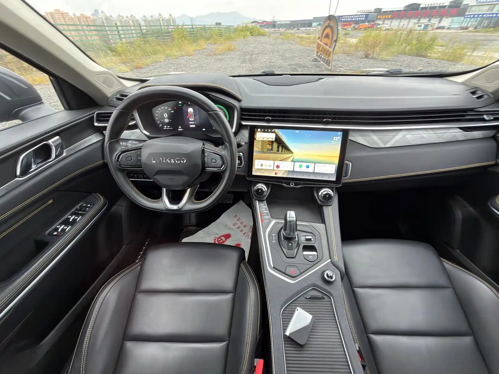 Фото 9 - Lynk & Co 01