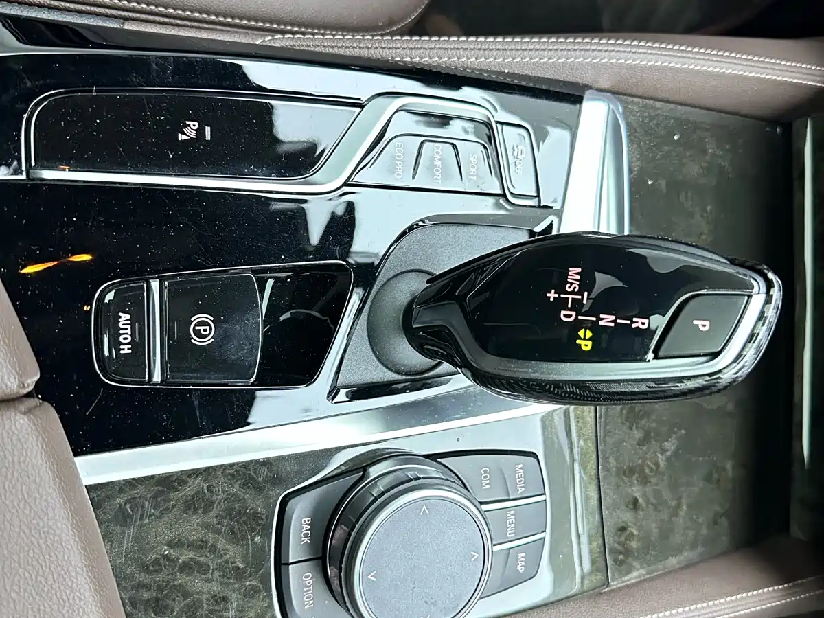BMW 5 Series 2022 Model Second Facelift 525Li M Sport Package фото 10
