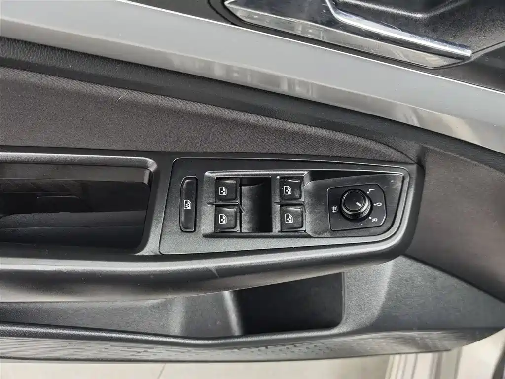 Volkswagen Bora 2019 1.5L Auto Fashion Model фото 9