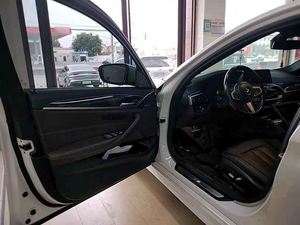BMW 5 Series 2019 525Li M Sport Package фото 16