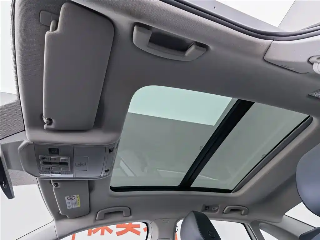Volkswagen Sagitar 2025 300TSI DSG Surpass Edition фото 14