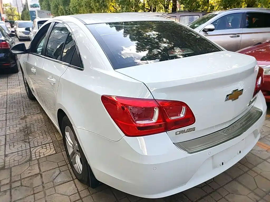 Chevrolet Cruze 2015 1.5L Classic SE AT фото 5