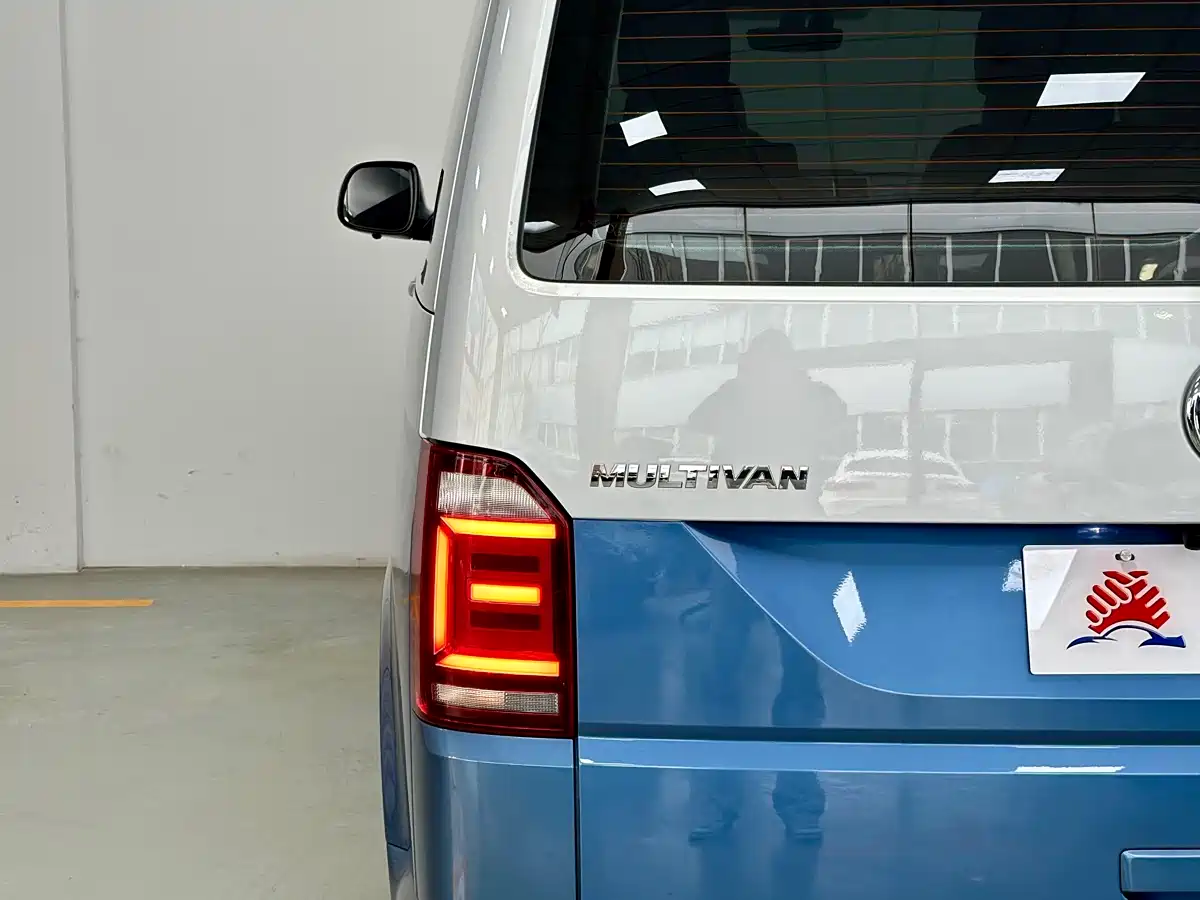 Volkswagen Multivan 2018 2.0TSI 4WD Leisure Edition 7-Seater фото 16
