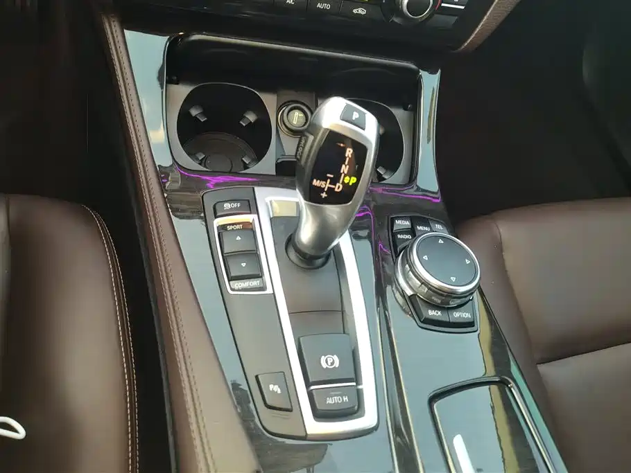 BMW 5 Series 2014 525Li Luxury Design Package фото 16