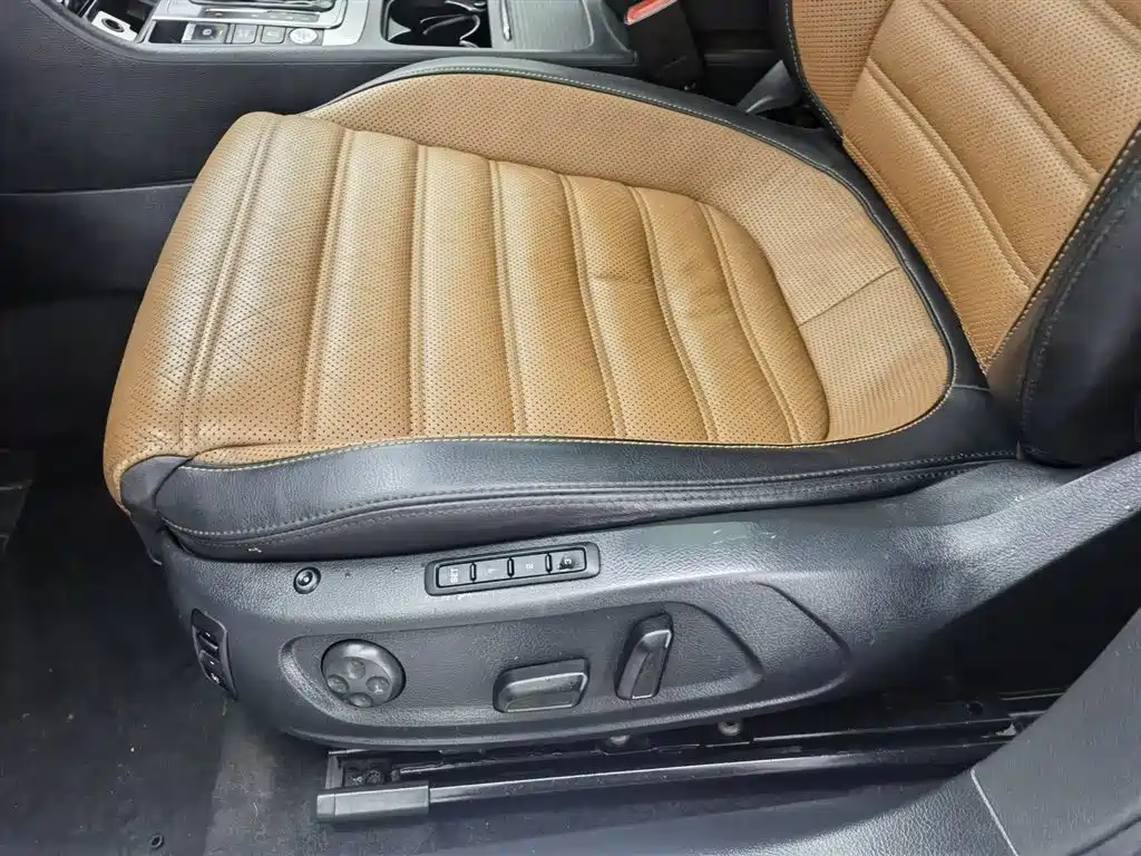 Volkswagen FAW-Volkswagen CC 2013 2.0TSI Ultimate фото 20