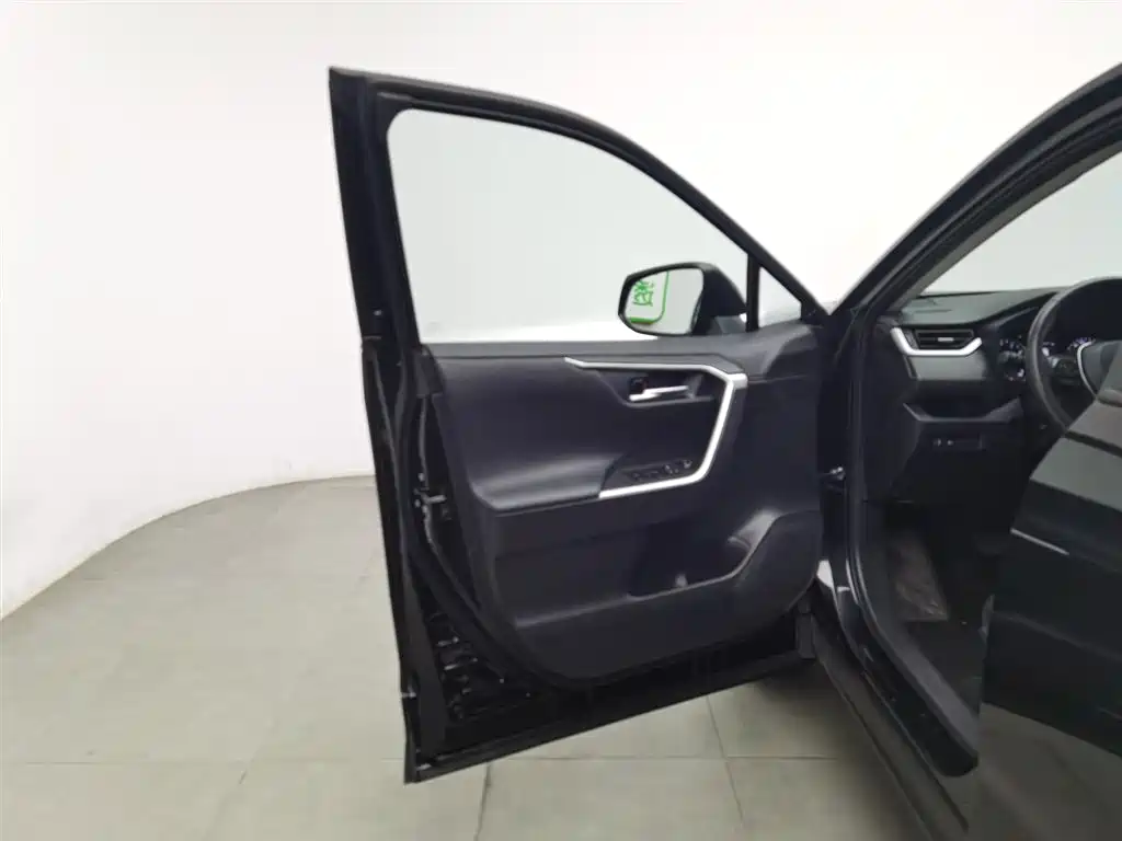 Toyota Wildlander 2022 2.0L CVT FWD Luxury Edition фото 8
