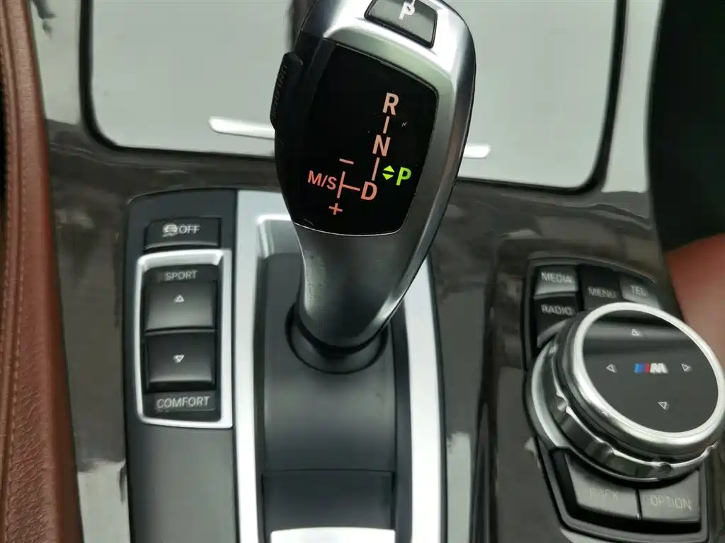 BMW 5 Series 2014 525Li Leading фото 13