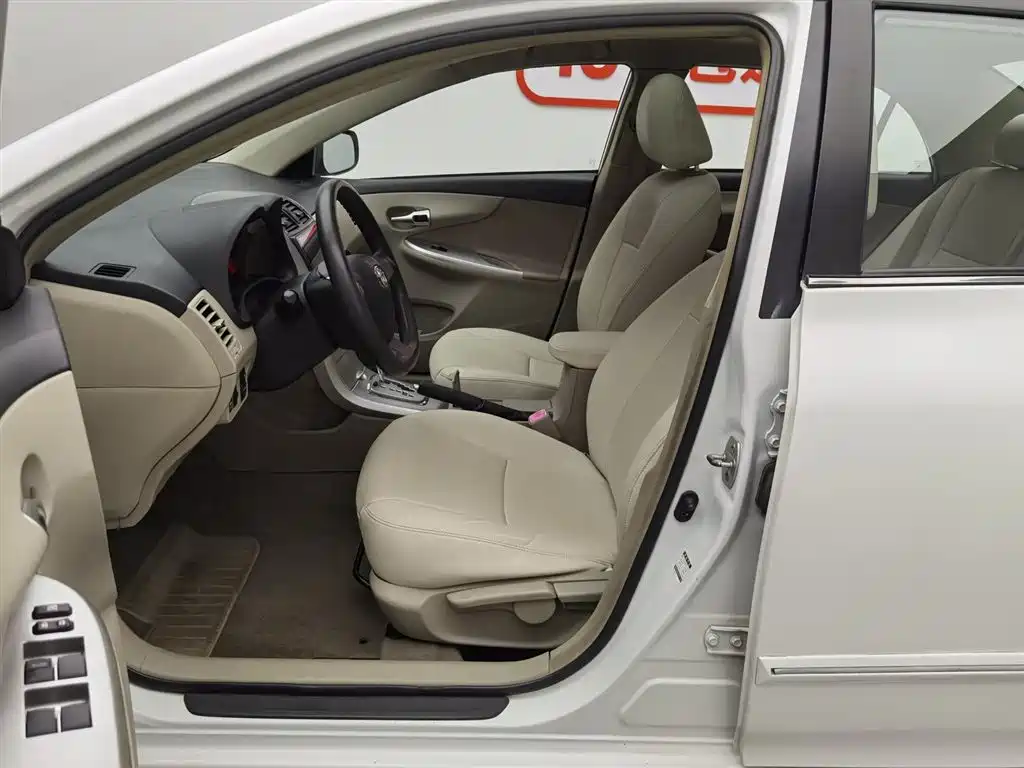 Toyota Corolla 2012 Styling Edition 1.8L CVT GL-i фото 10