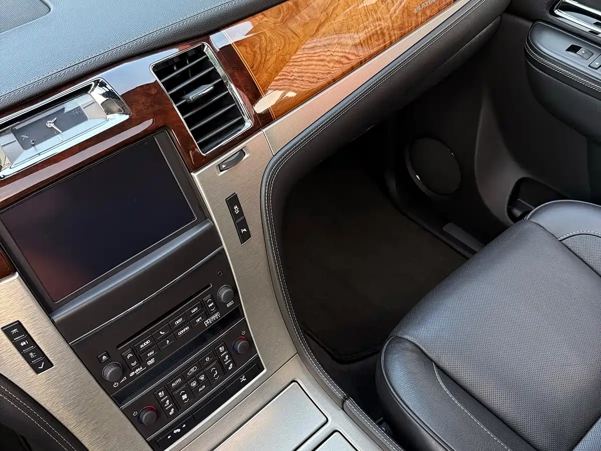 Cadillac Escalade 2013 6.2L ESV Platinum Extended фото 13