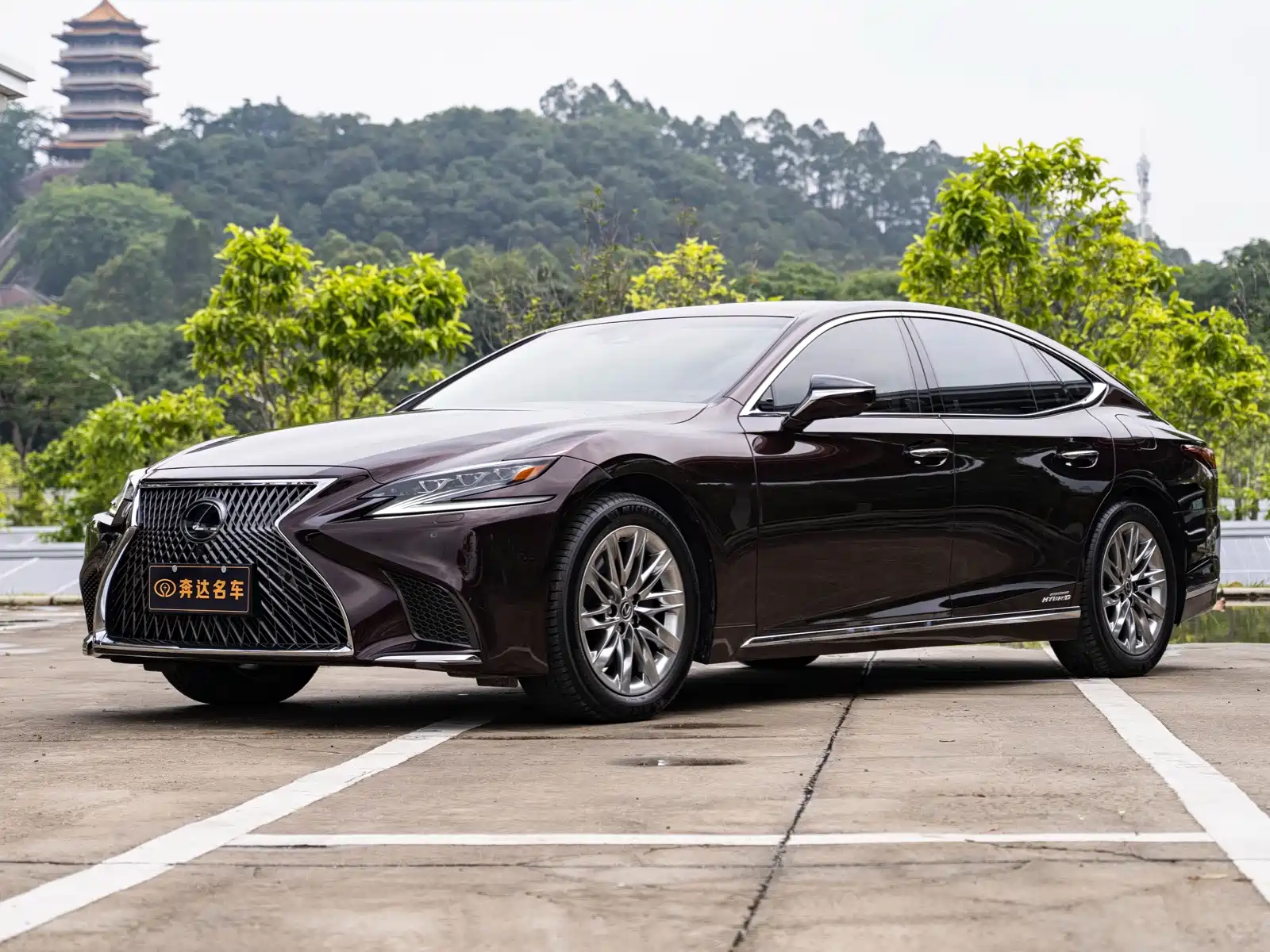 Фото 1 - Lexus LS