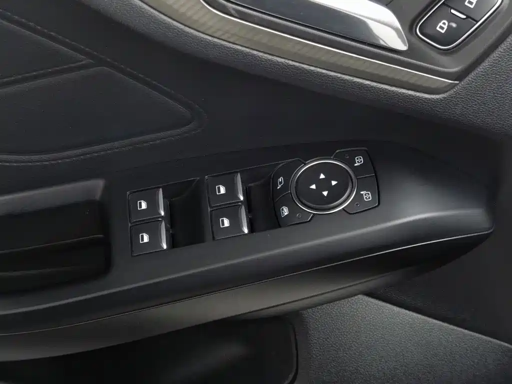 Фото 9 - Ford Focus