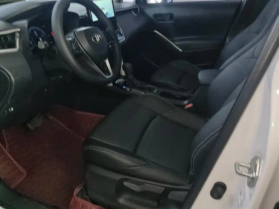 Toyota Frontlander 2023 2.0L CVT Elite Edition фото 9