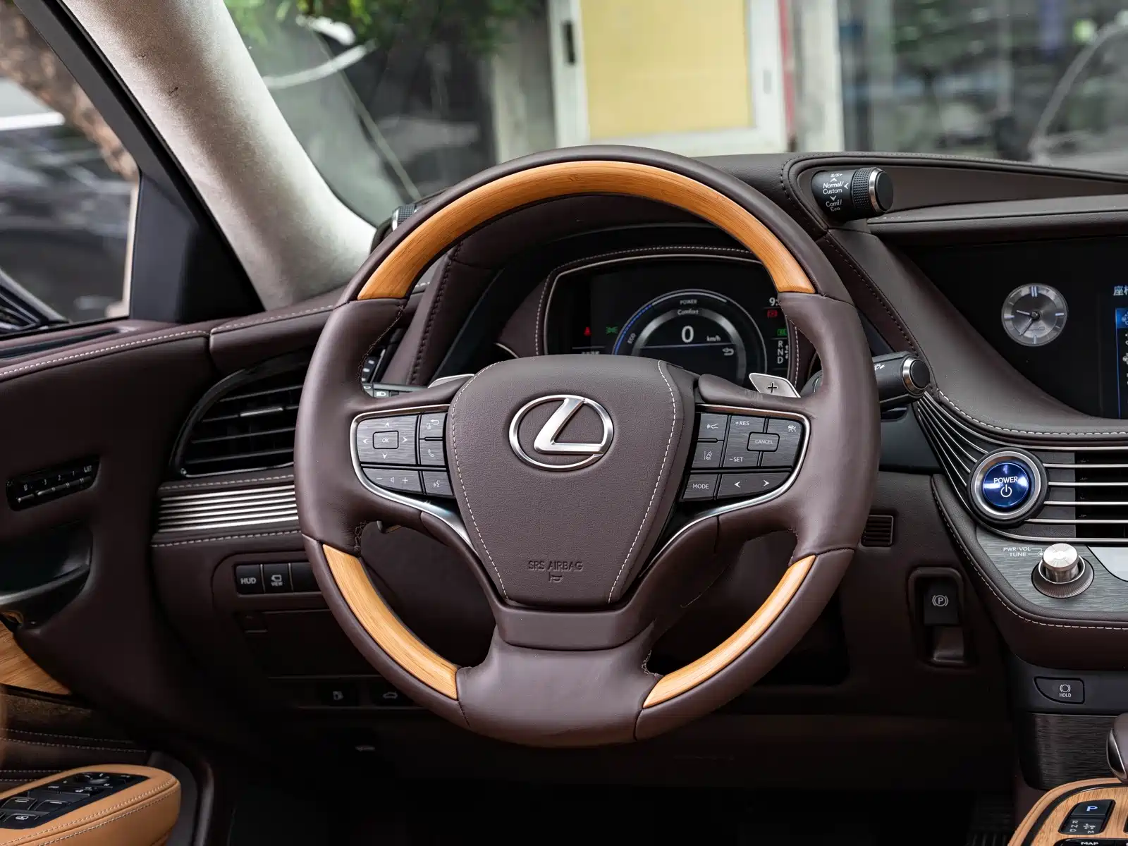Фото 14 - Lexus LS