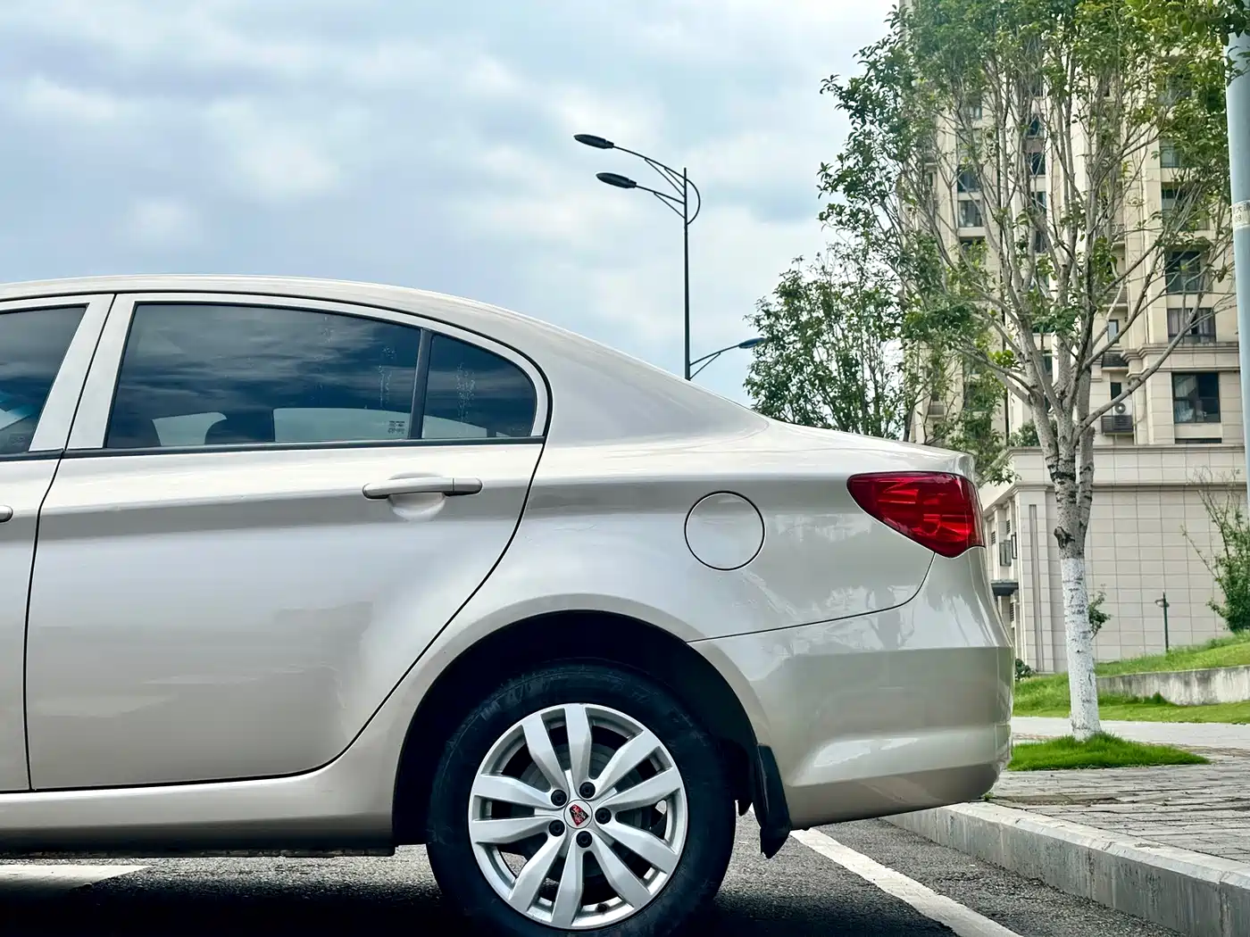 Roewe 350 2016 2015 Model 1.5L Manual Luxury Sunroof Edition