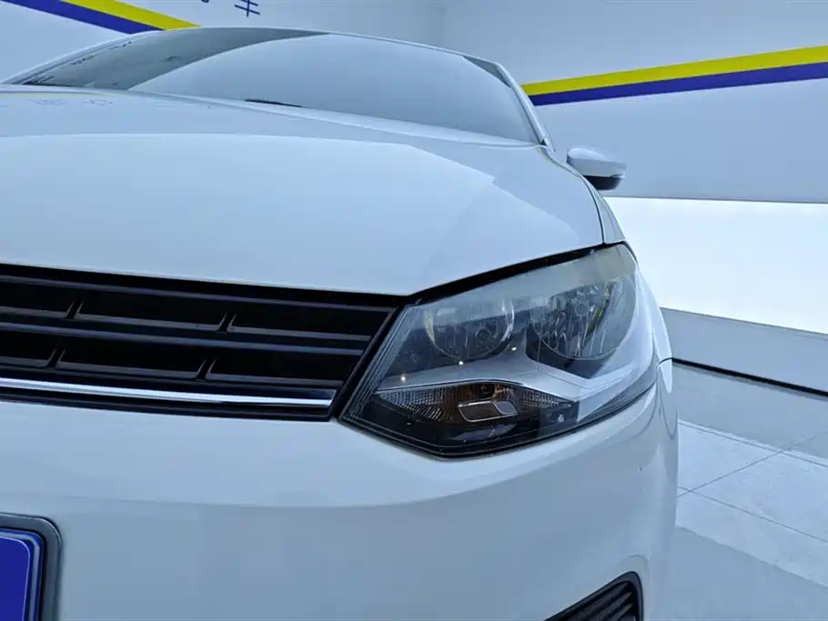Volkswagen Polo 2014 1.4L Manual Trend Edition фото 5