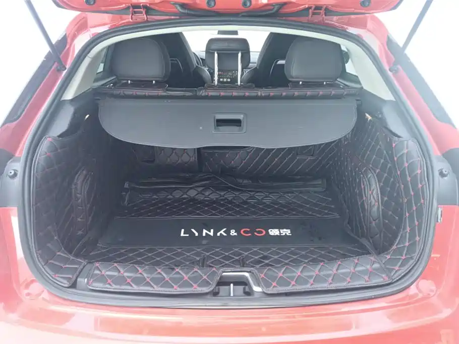 Lynk & Co 02 2018 1.5T DCT 2WD Power Edition China V фото 4