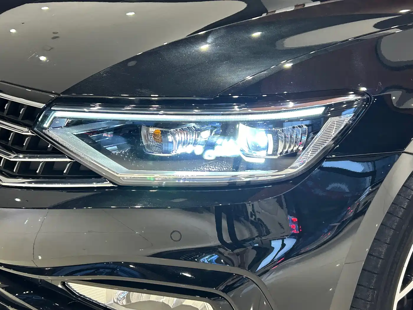 Volkswagen Magotan 2023 Model 2 Million Commemorative Edition 330TSI DSG Luxury фото 2