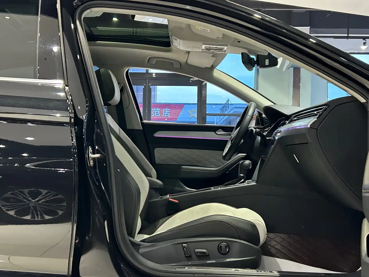 Volkswagen Magotan 2023 Model 2 Million Commemorative Edition 330TSI DSG Luxury фото 27