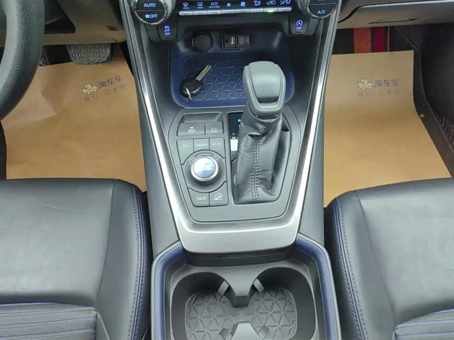 Toyota Wildlander 2020 2.0L CVT AWD Tech Edition фото 16