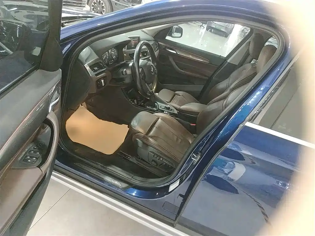 BMW X1 2018 sDrive18Li Premium Model фото 16