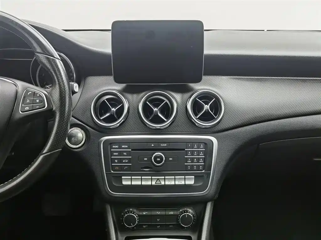 Mercedes-Benz GLA 2017 GLA 200 Dynamic фото 12