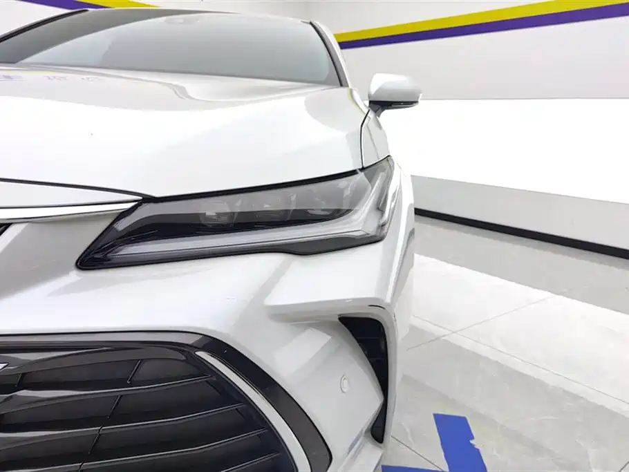 Toyota Avalon 2023 Hybrid 2.5L Luxury Edition фото 5