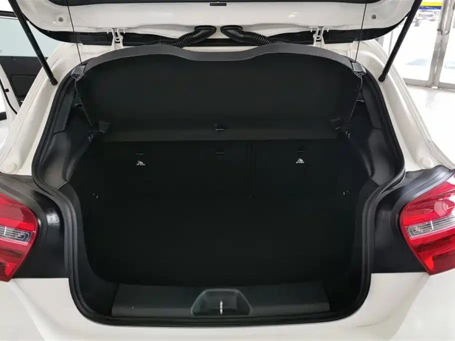 Mercedes-Benz A-Class (Import) 2015 A 180 Standard фото 4